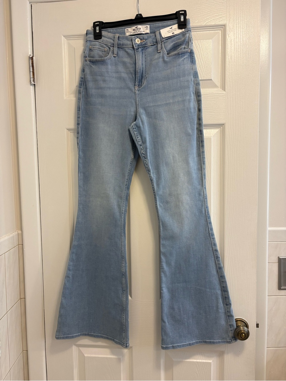 Hollister Curvy High-Rise Vintage Flare Jeans - Light Blue Wash size 7 reg